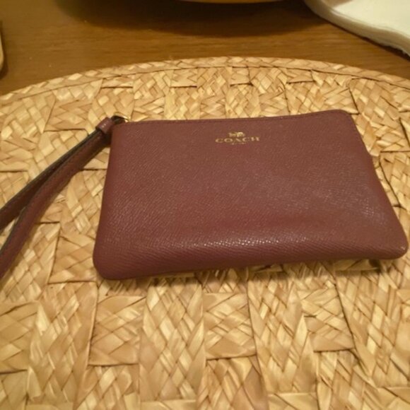 Coach Burgundy Red Crossgrain Leather  Corner Zip Wristlet 58032 - Picture 2 of 5